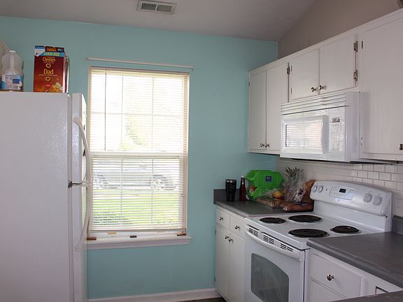 3rd image of 5719 Blackley Ln