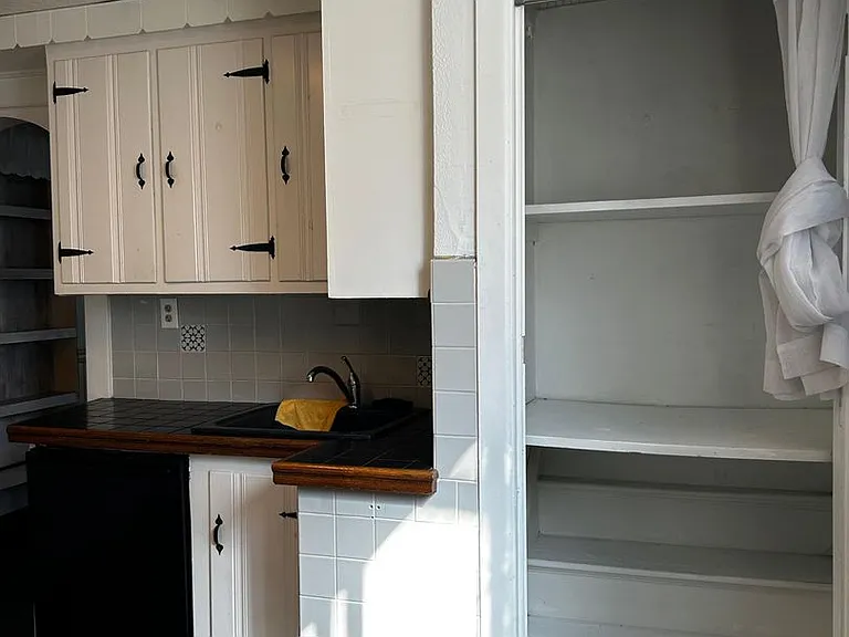 308 N Blakely St — Photo 14