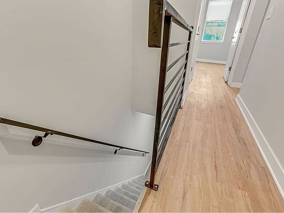 4th image of 2556 Germantown Ave #215A