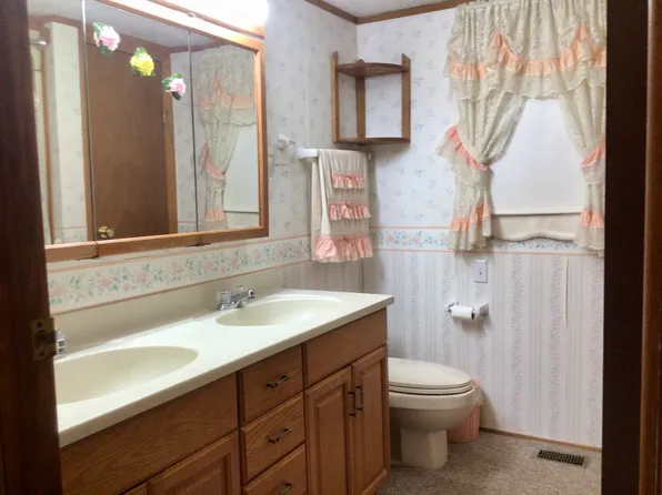 71 Rainbow Dr #41, Uncasville, CT 06382