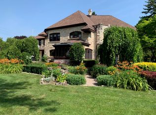 3205 N Knoll Ter, Wauwatosa, WI 53222
