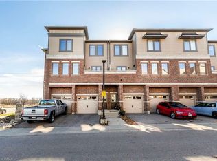 70 Willowrun Dr #B4, Kitchener, ON N2A0J3