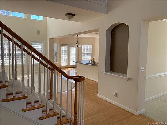3rd image of 11238 Fountaingrove Dr