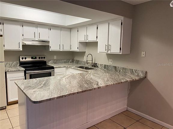 4th image of 906 W Millard Ct