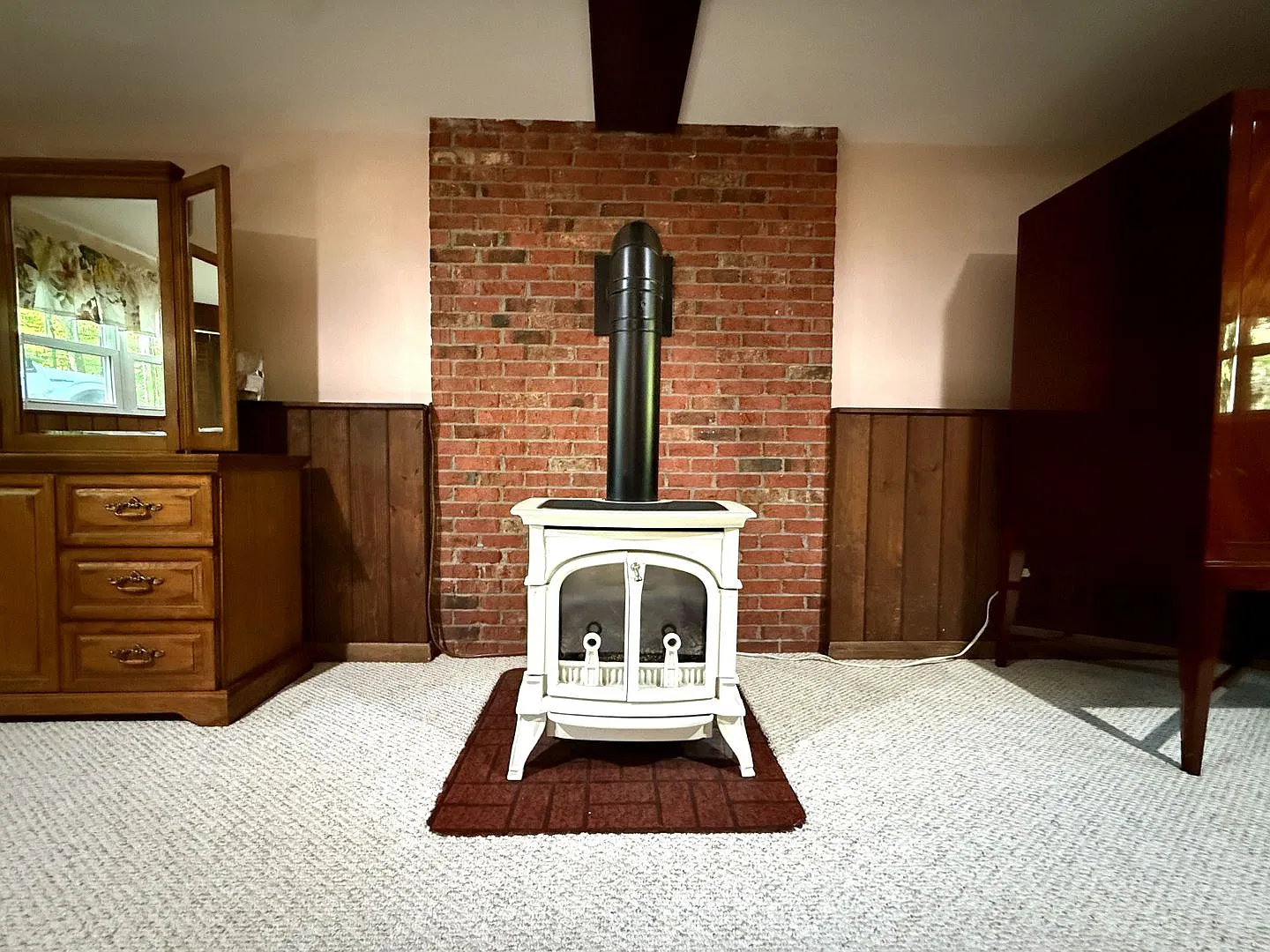 Enfield - 4 Bed, 2 Bath and a loft, fully furnished home - $2800 — Photo 4