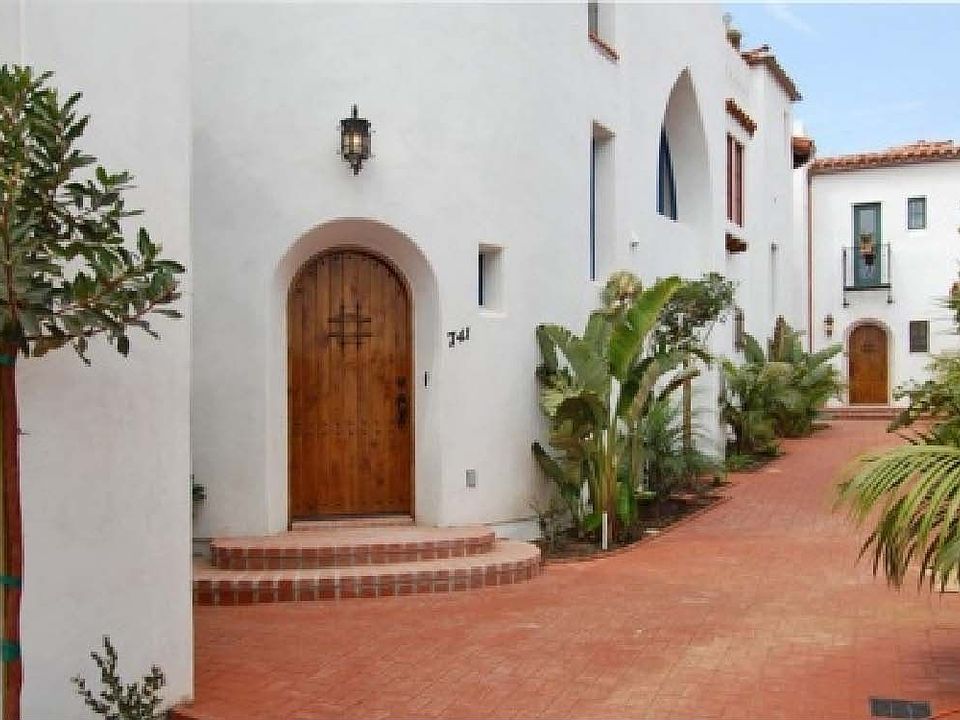 Front Entry from the Paseo