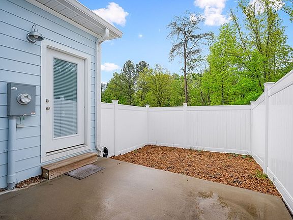 4th image of 342 Hemlock Cir