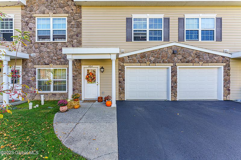 2nd image of 604 Worthington Terrace