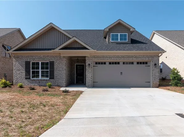 150 N Lake Louise Dr, Mocksville, NC 27028