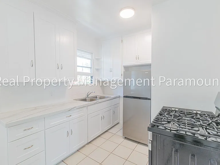 1460 S Orange Grove Ave — Photo 12