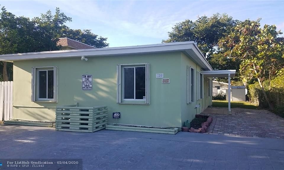 1st image of 827 NE 22nd Dr