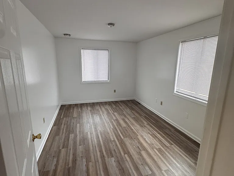 2404 Whitney Ave #3 — Photo 5