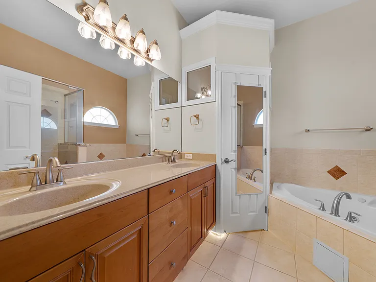 10538 Palmetto Blvd — Photo 18