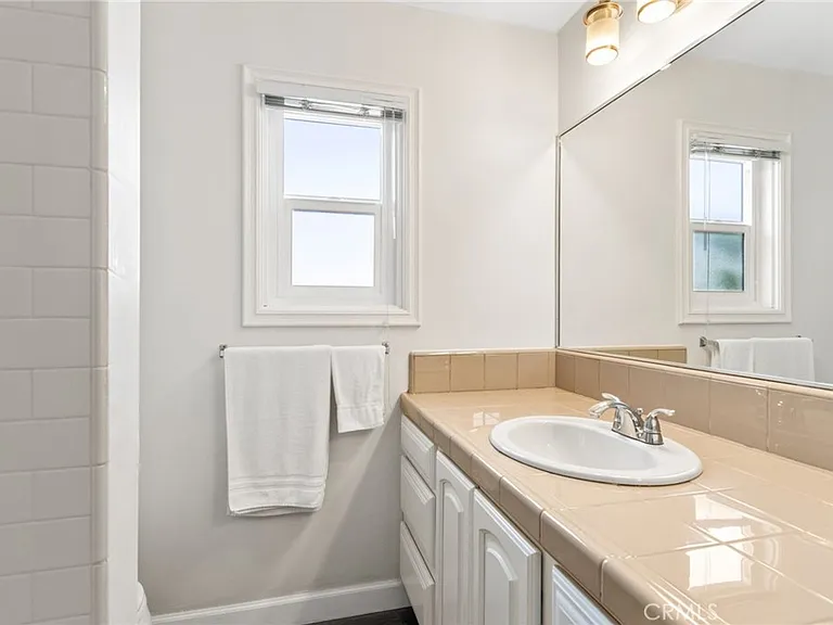 218 E Balboa Blvd #1/2 — Photo 21