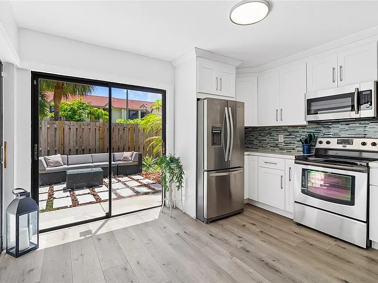 324 City View Dr — Photo 11