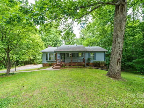 211 E Poplar St, Stanley, NC 28164