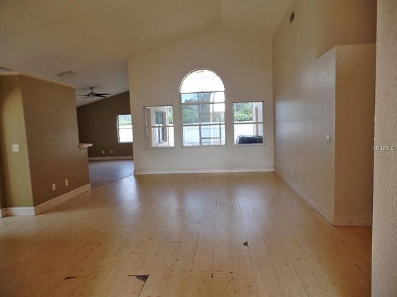 4th image of 2781 Burwood Ave