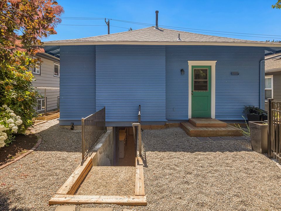 UNIT B Entrance - stairs down to front door access.