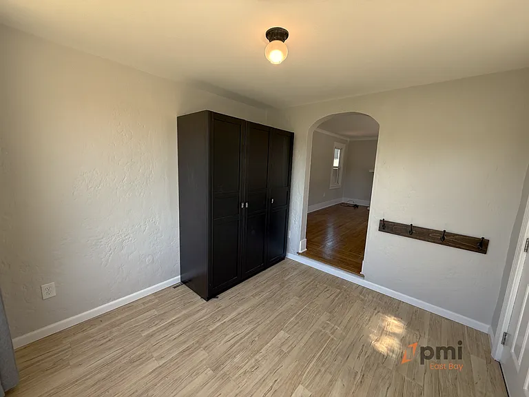 1435 Cedar St — Photo 5