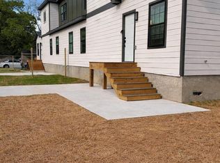1422 W Willis St #A, Alvin, TX 77511