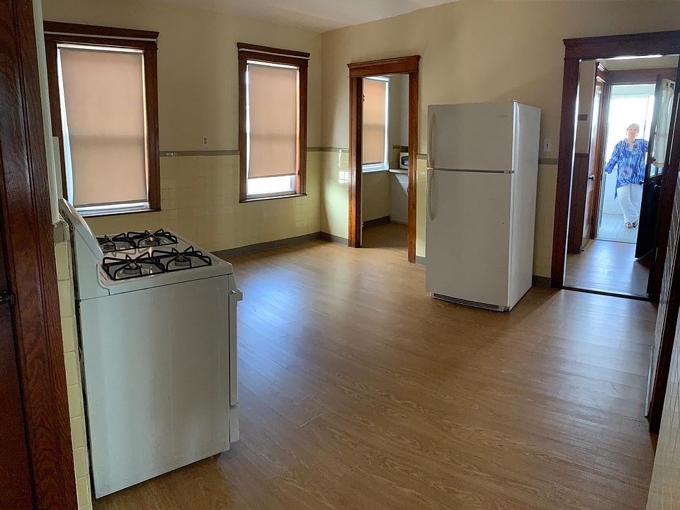 Dinning & Kitchen Area