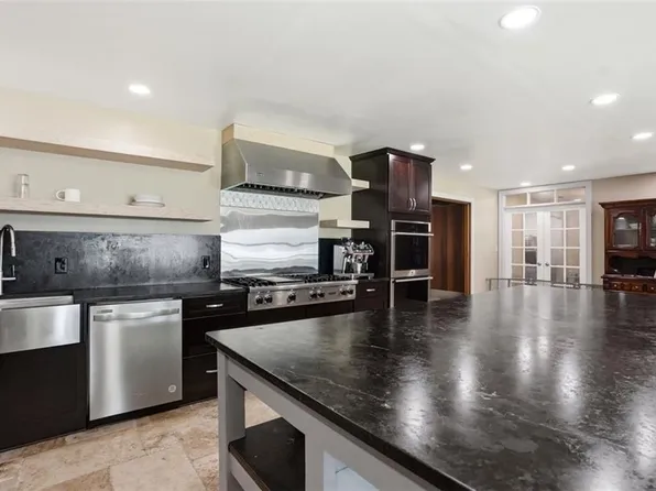 2105 Sterling Point Dr, Portsmouth, VA 23703