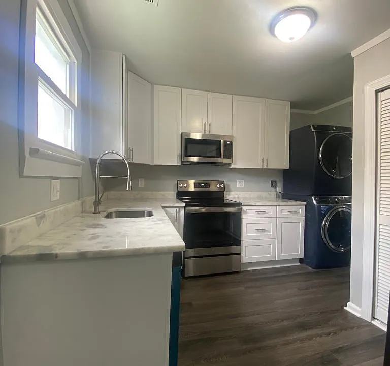 24 Chamber Ave