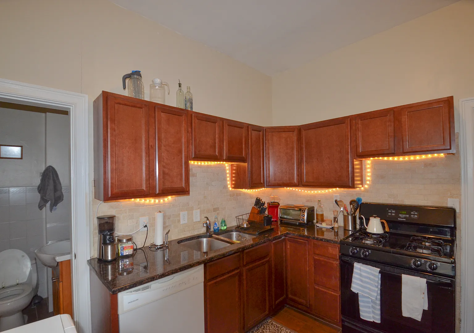 4 bed, 1.5 bath, 1600 sqft, $3,600 — Photo 1