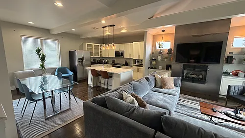 1407 S Saint Louis Ave #C Photo 1