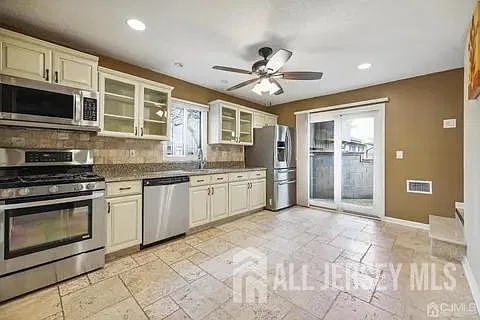 2 bed, 2.5 bath, 1604 sqft, $3,100 — Photo 4