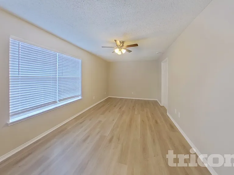 206 Briarglen Dr — Photo 16