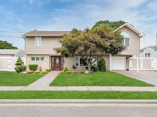 299 N Utica Avenue, Massapequa, NY 11758