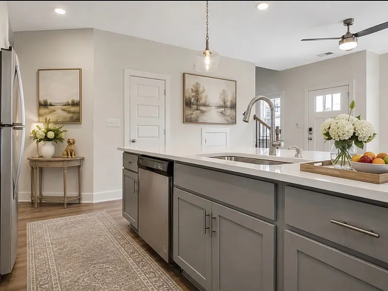 113 Huntley Dr — Photo 4