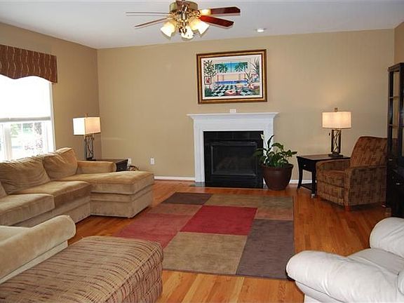 4th image of 5809 Hyde Park Pl