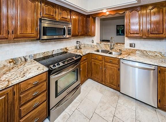 2nd image of 1876 Teakwood Ln