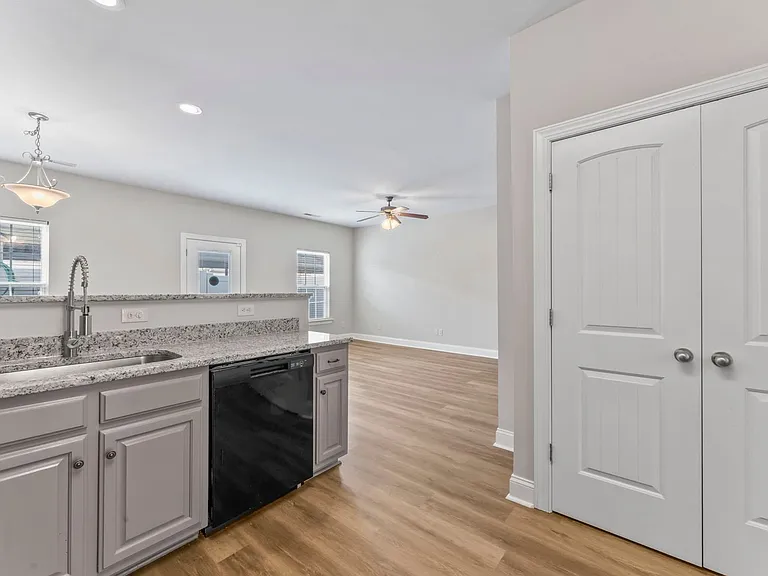 338 Rowlette Cir — Photo 6