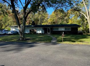 225 Wenneker Dr, Saint Louis, MO 63124