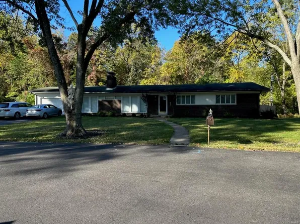 225 Wenneker Dr, Saint Louis, MO 63124
