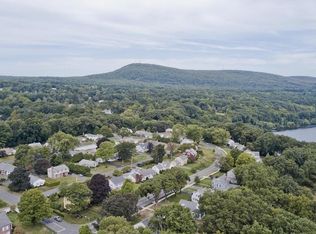 35 Vassar Cir, Holyoke, MA 01040