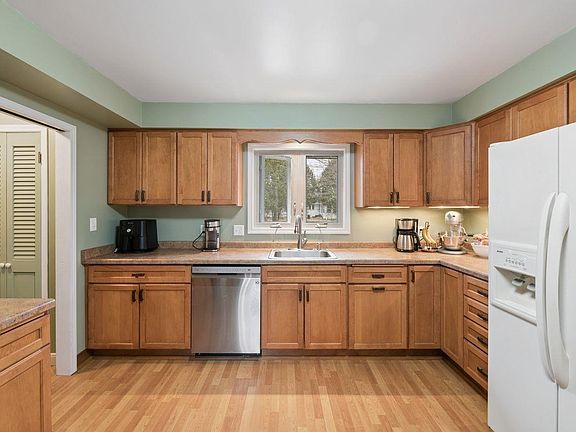 3rd image of 1220 Vaughn Ave