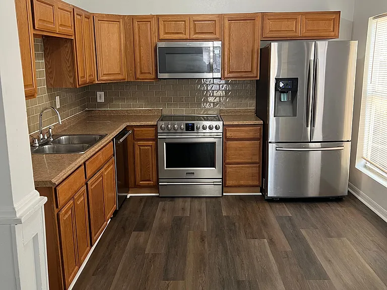 118 E Lime St — Photo 9