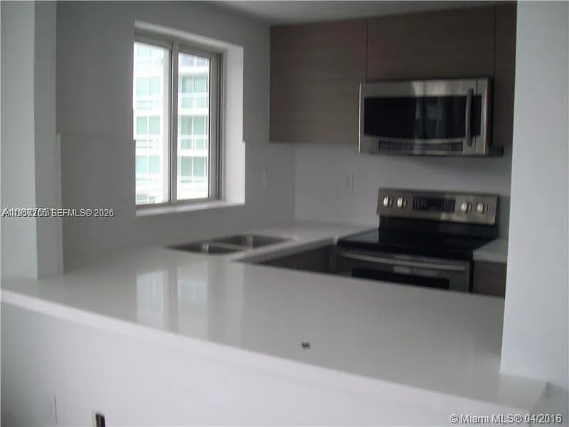 Commodore Bay Condo — Photo 3