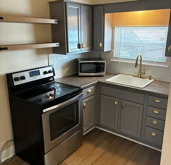 2738 Riverside Ave #18 — Photo 5