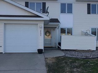 2406 S 38th St, Grand Forks, ND 58201
