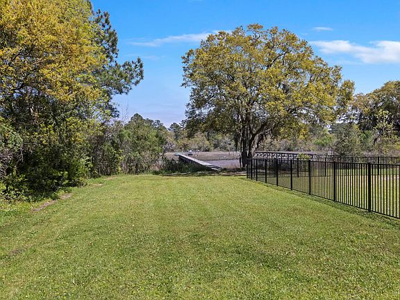 2nd image of 1371 River Rd