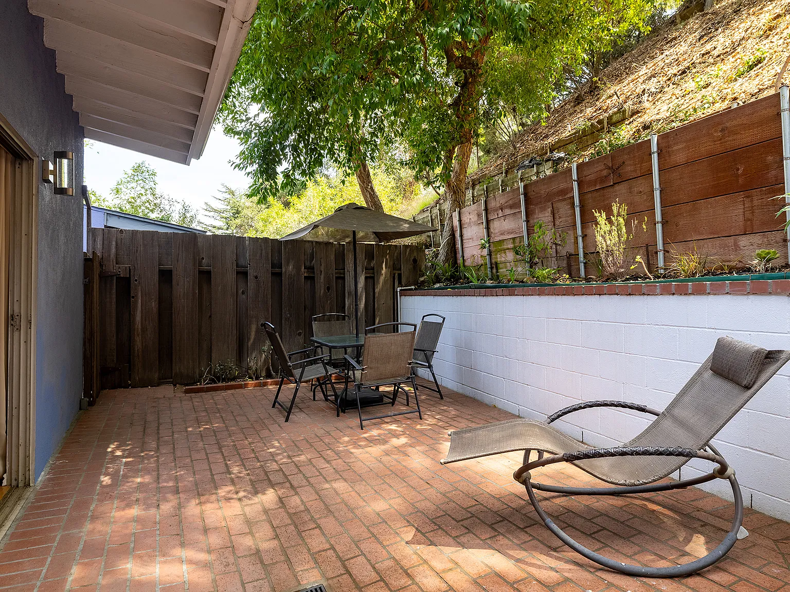 2 bed, 1.5 bath, 1083 sqft, $9,245 — Photo 4