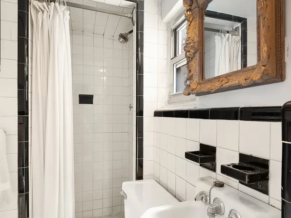 64 East 80th Street image 10 of 13