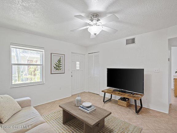 3rd image of 236 Woodland Ave APT 3