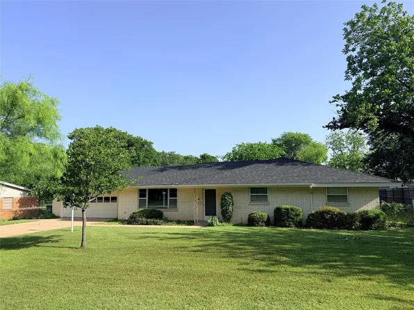 1441 Brazos St, Graham, TX 76450
