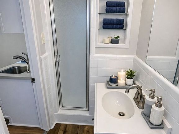 3rd image of 2552 Cedar Ave APT A